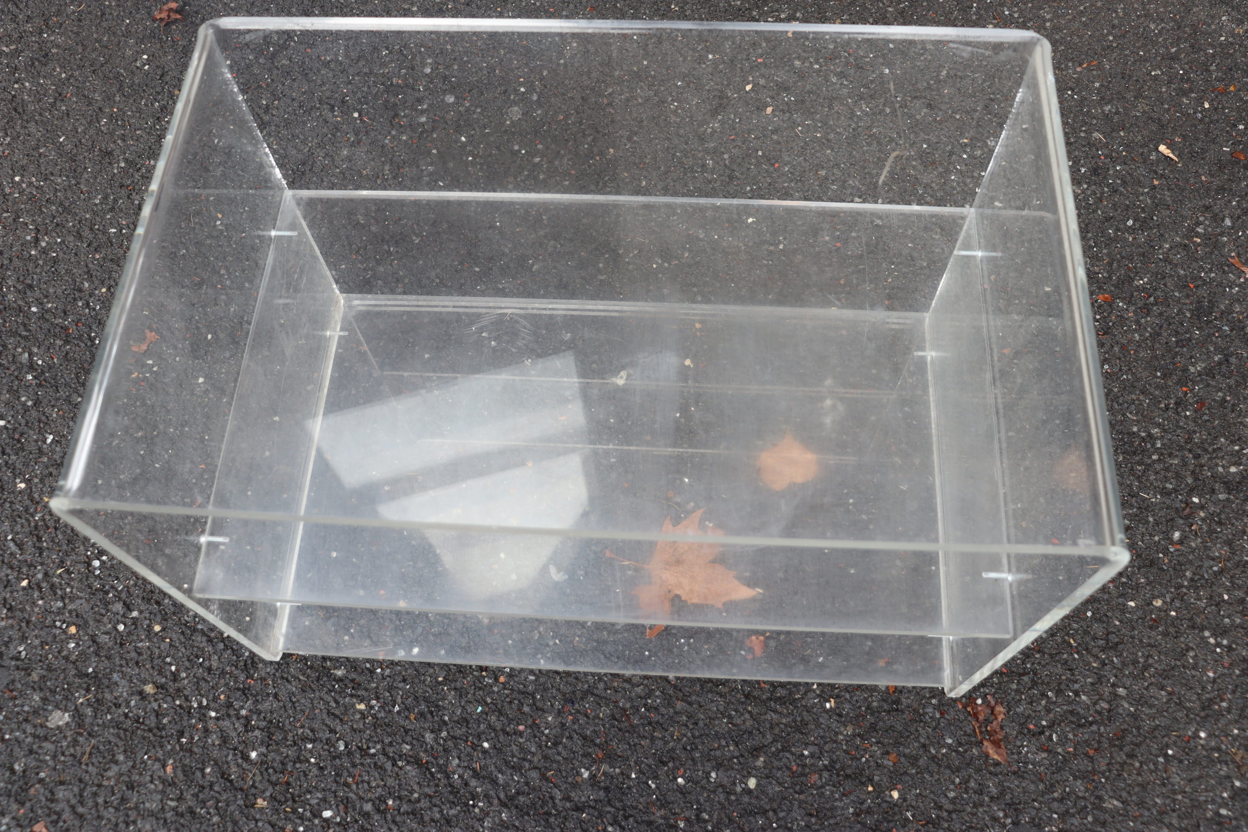 2310 Etagères en plexi – Image 1