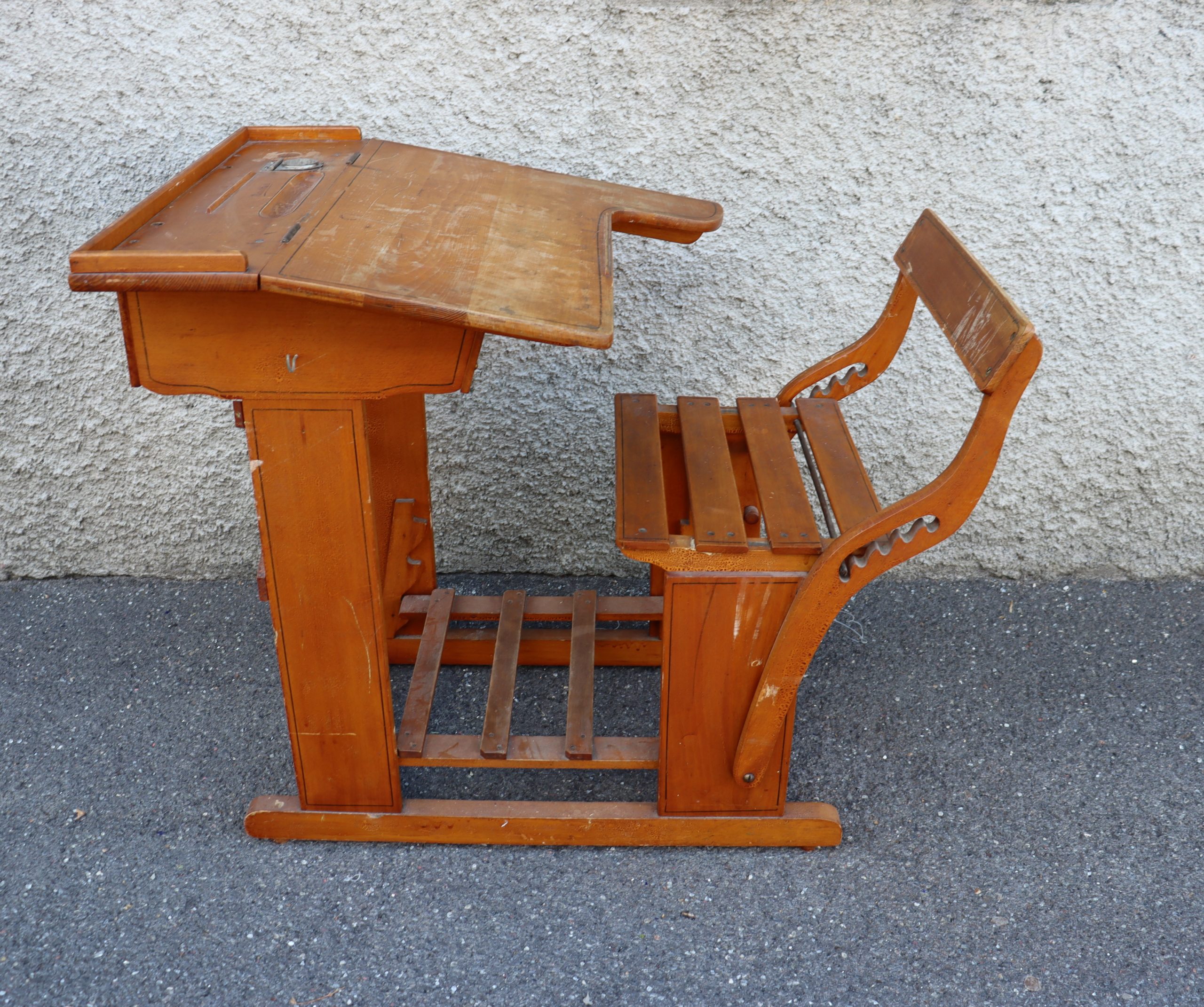 3673 (2) Bureau d'écolier ancien – Image 1