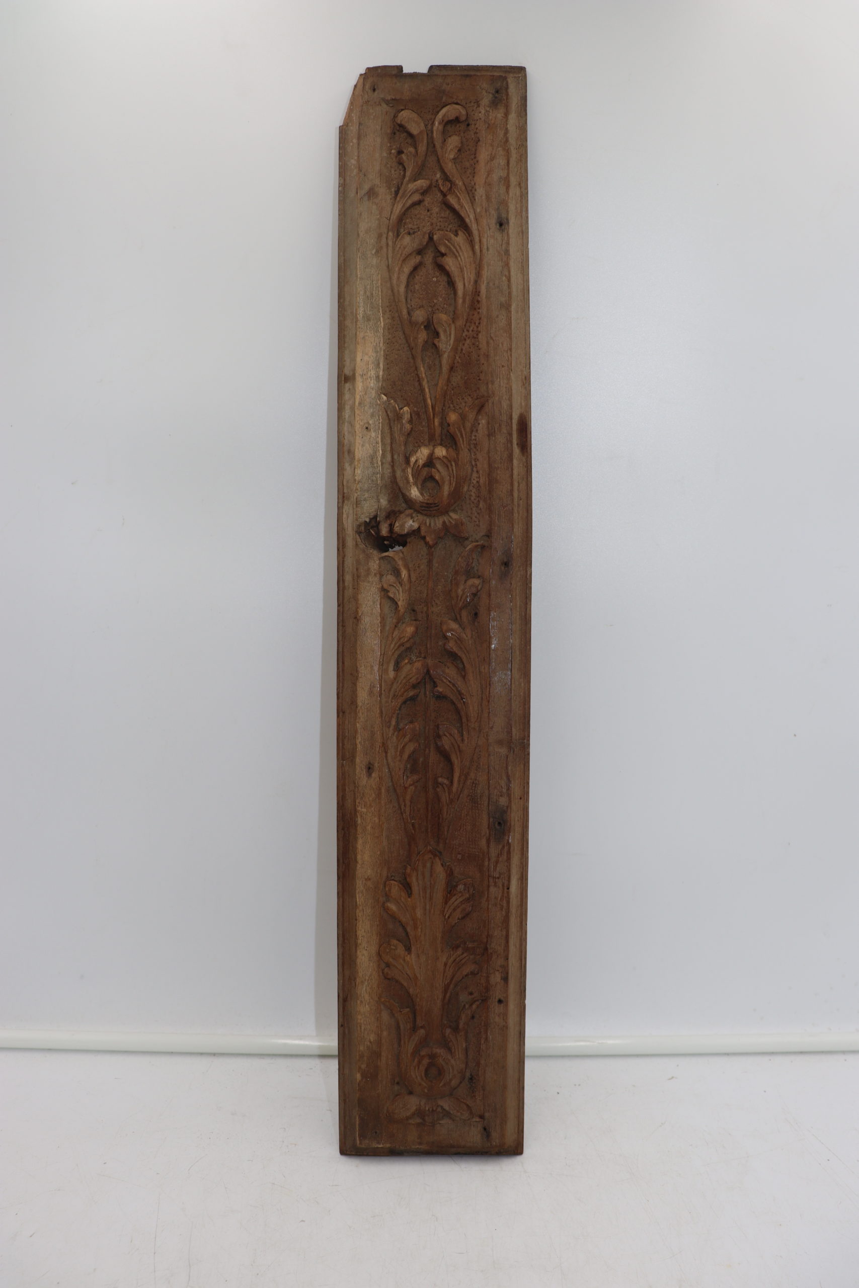 5490 Planche en bois sculpté – Image 1