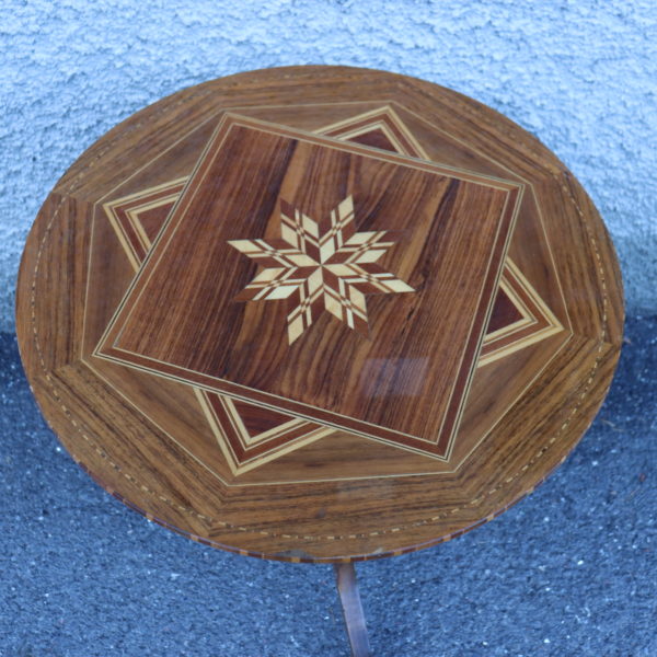 Table d'appoint  maquetée