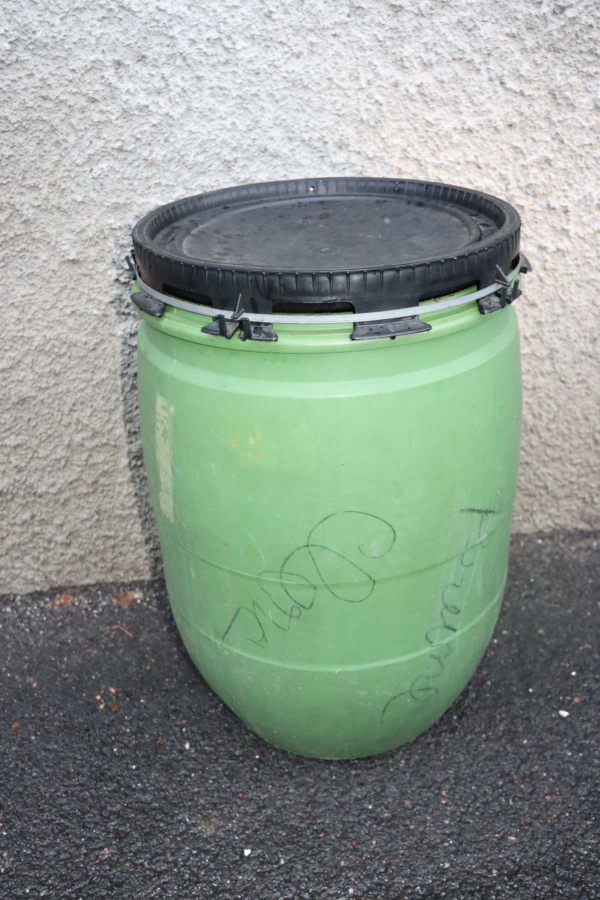 Tonneau hermétique vert – Image 1
