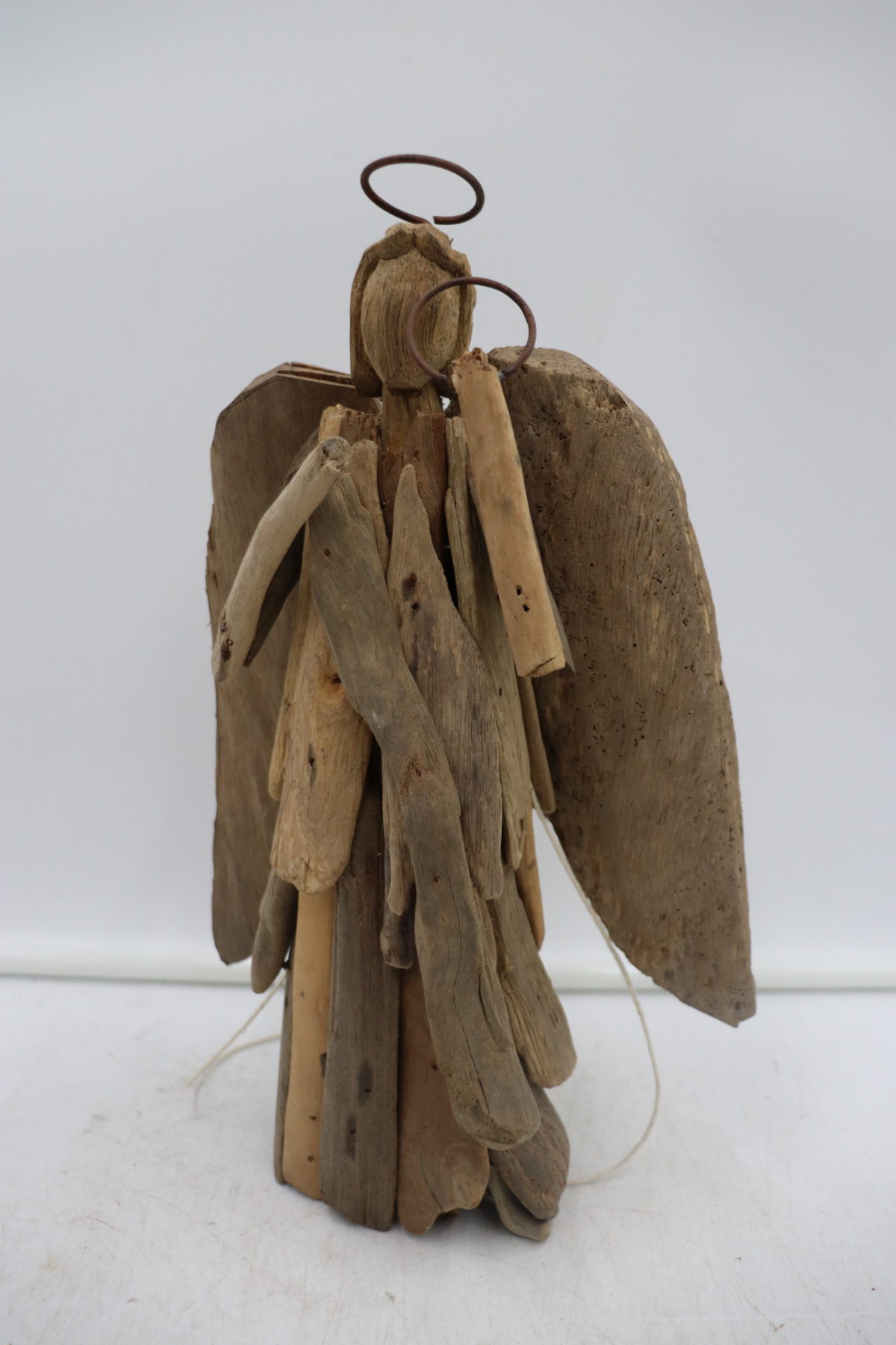 Sculpture ange en bois flotté – Image 1