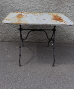 Ancienne table d'exterieur en fer forgé – Image 3
