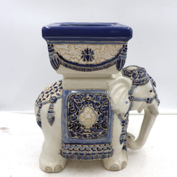 Elephant en porcelaine