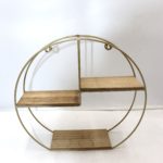 Etagère murale dorée