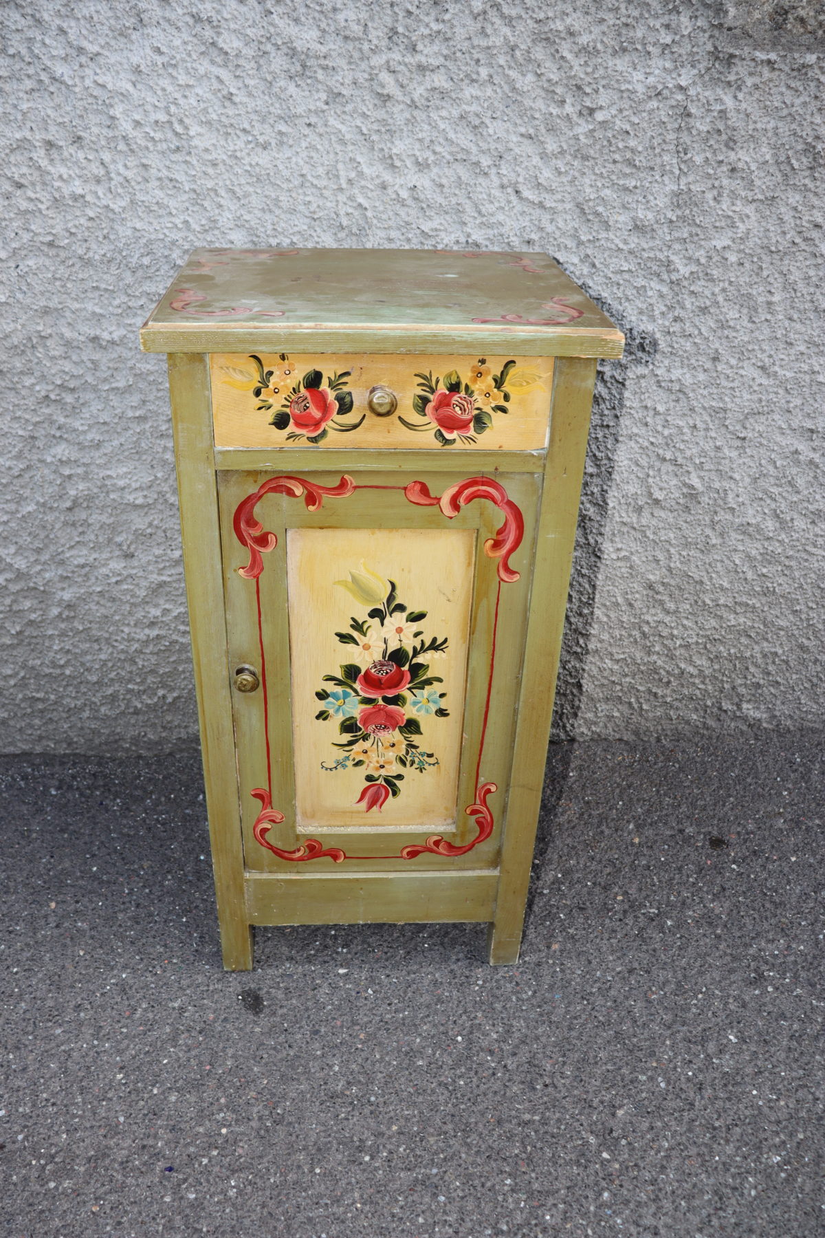 Table de nuit en bois peint – Image 1