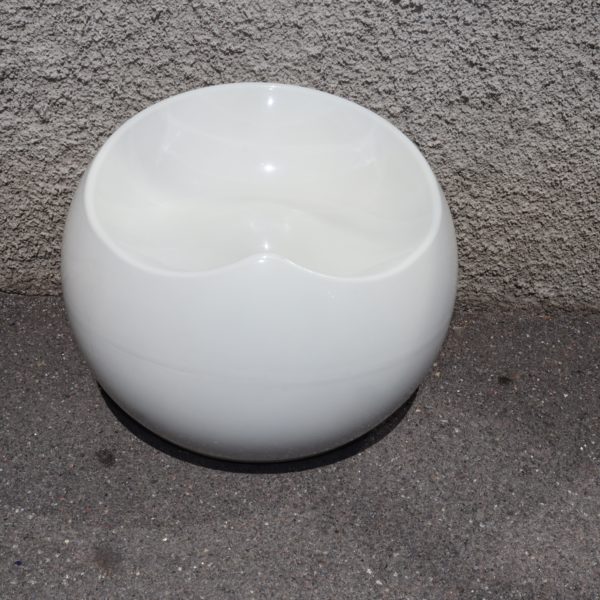 Pouf blanc laqué