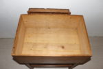 Coffre en bois sur roulettes – Image 3
