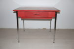 Table en formica rouge