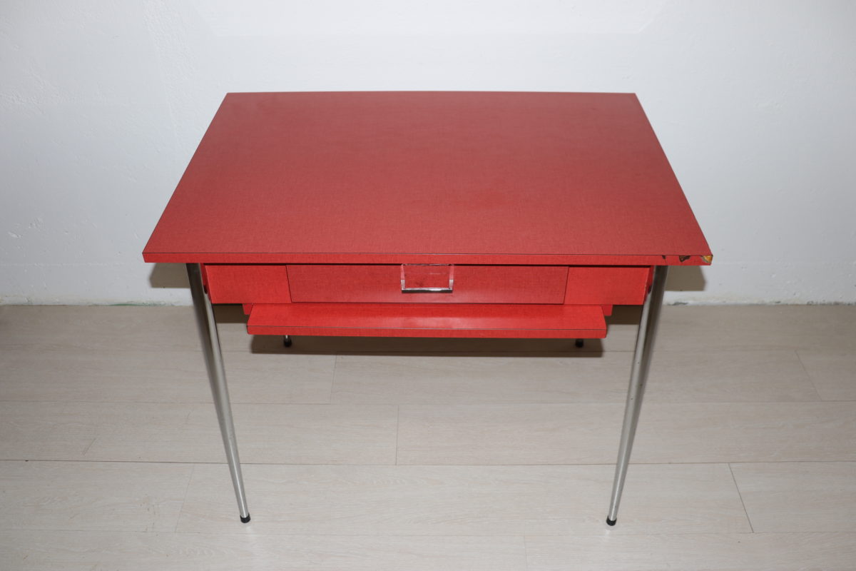 Table en formica rouge – Image 2