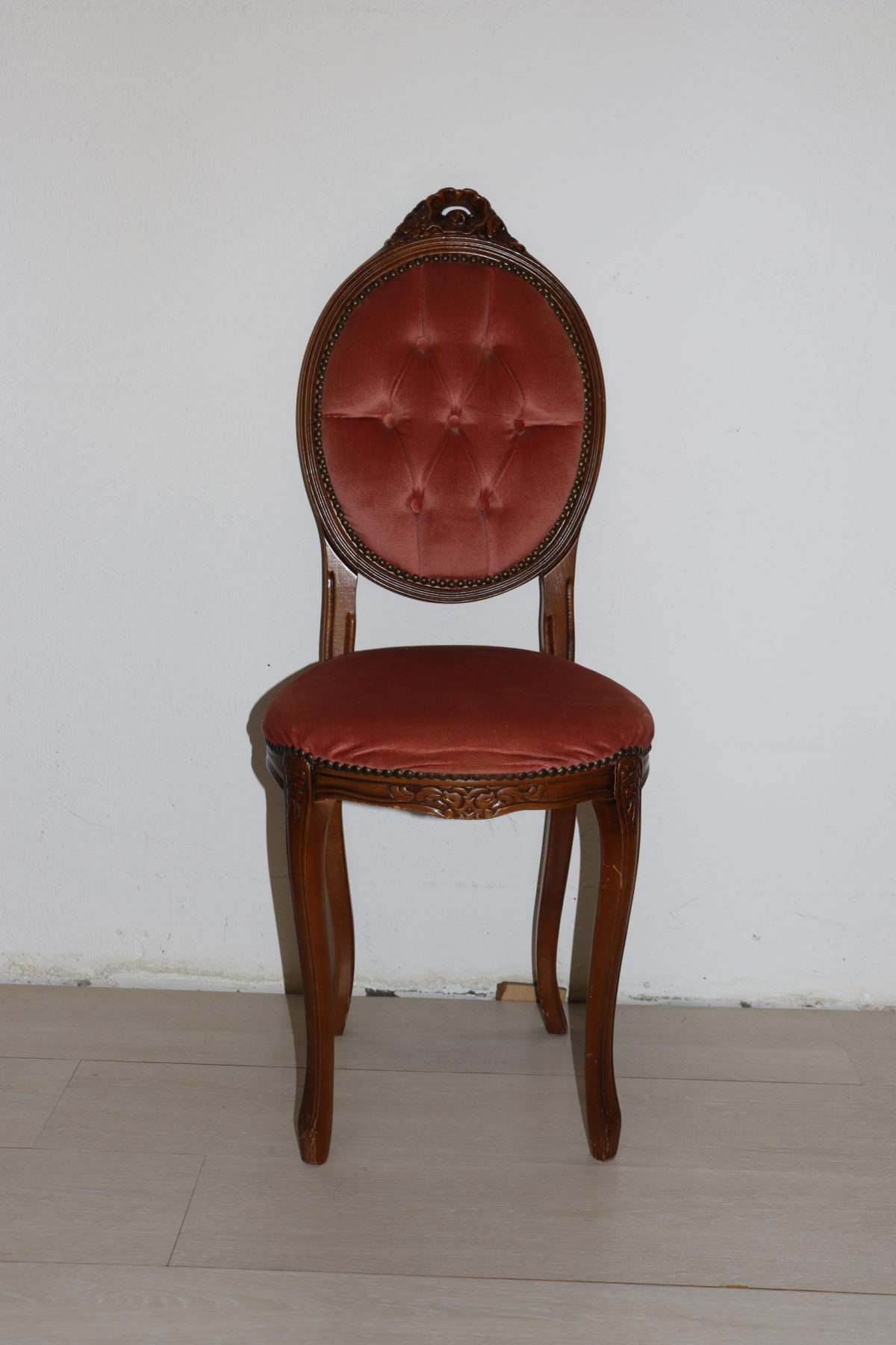 Chaise rose – Image 1