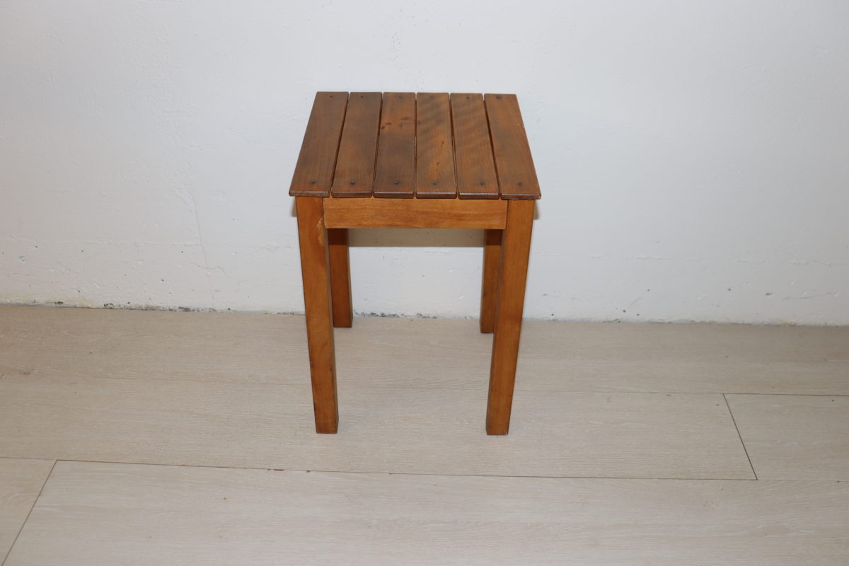 Tabouret en bois – Image 1