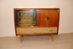 Meuble avec radio et vinyle vintage – Image 2