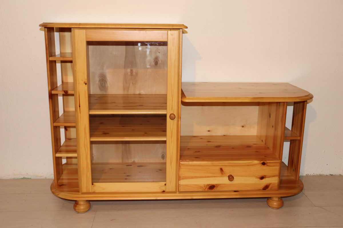 Meuble en pin avec vitrine – Image 1