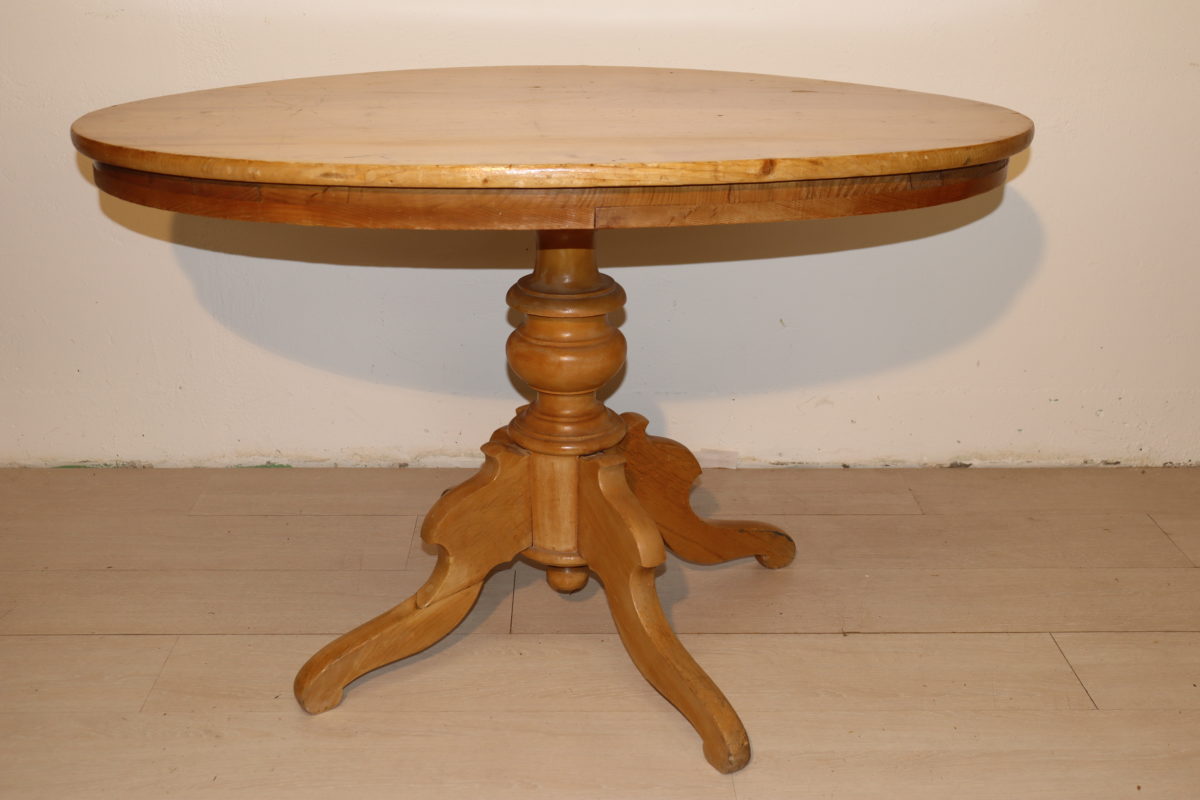 Table ovale en bois – Image 1