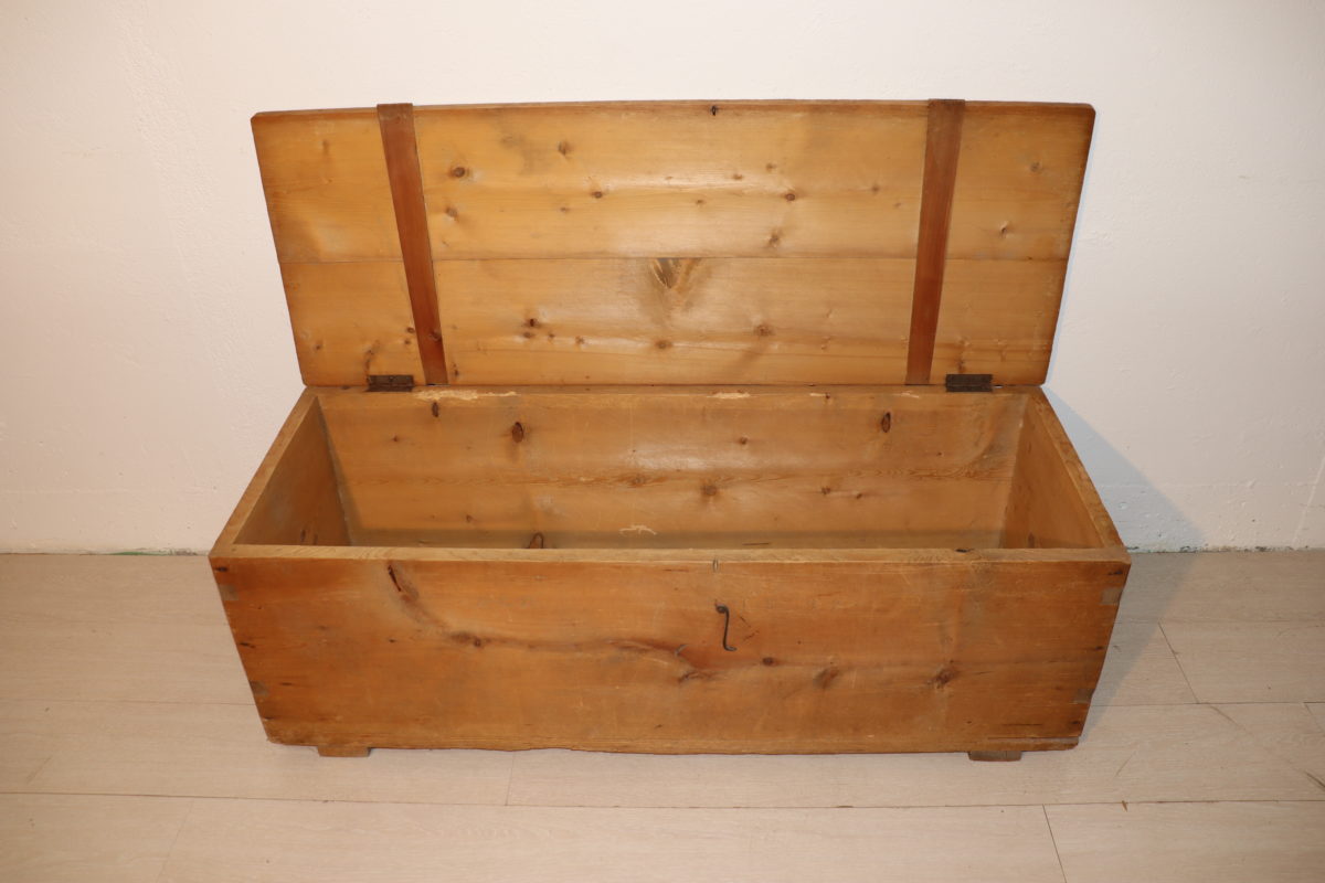 Bahut en sapin – Image 1