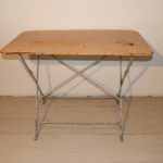 Table en métal pliable