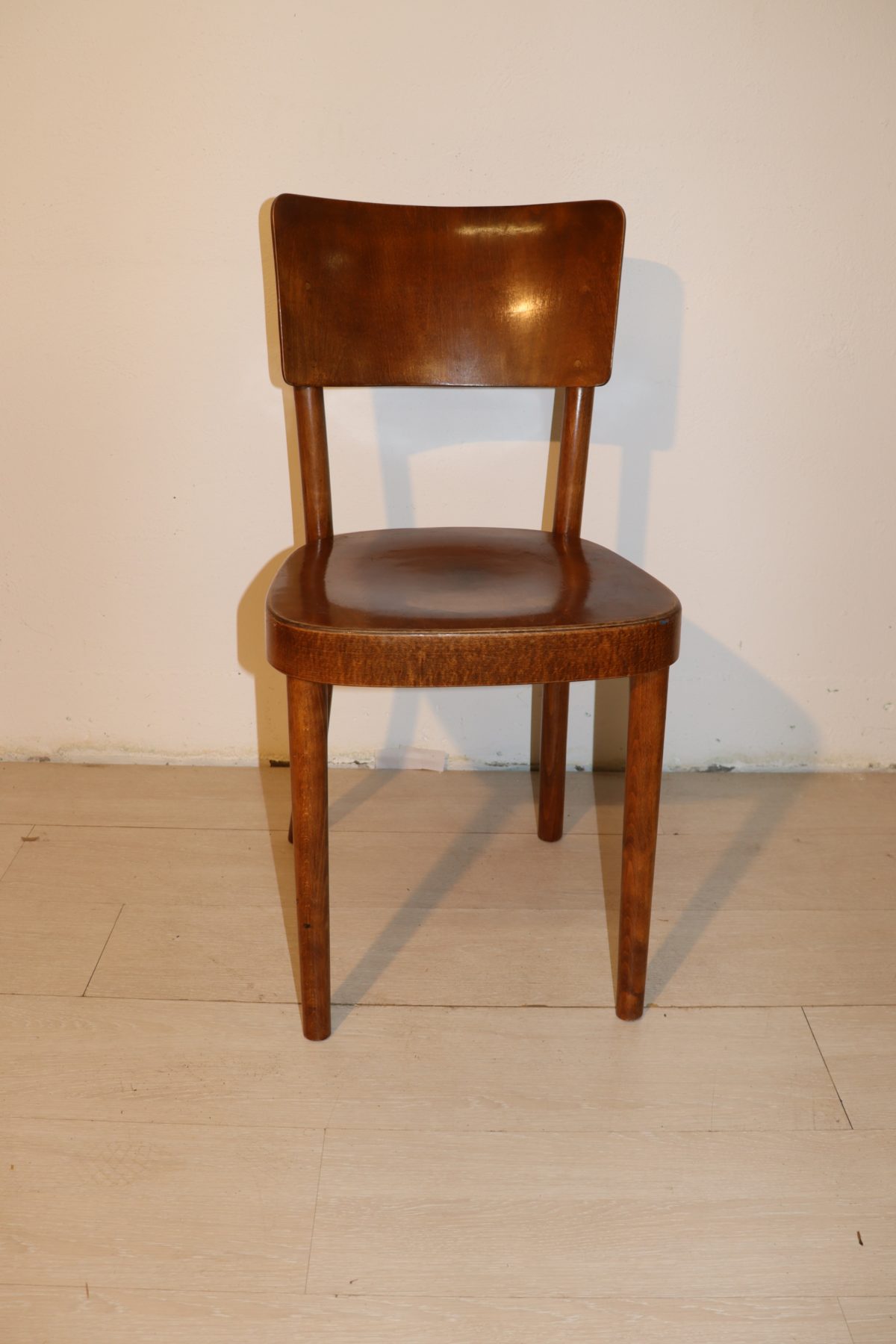 Chaise en bois – Image 1