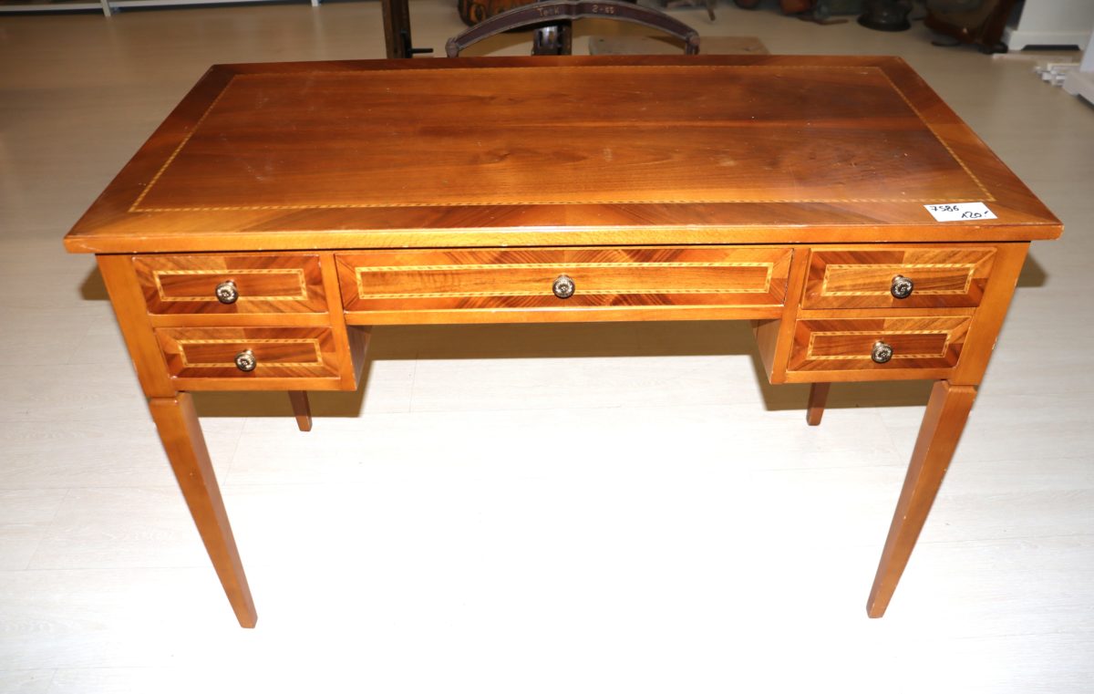 Bureau – Image 1