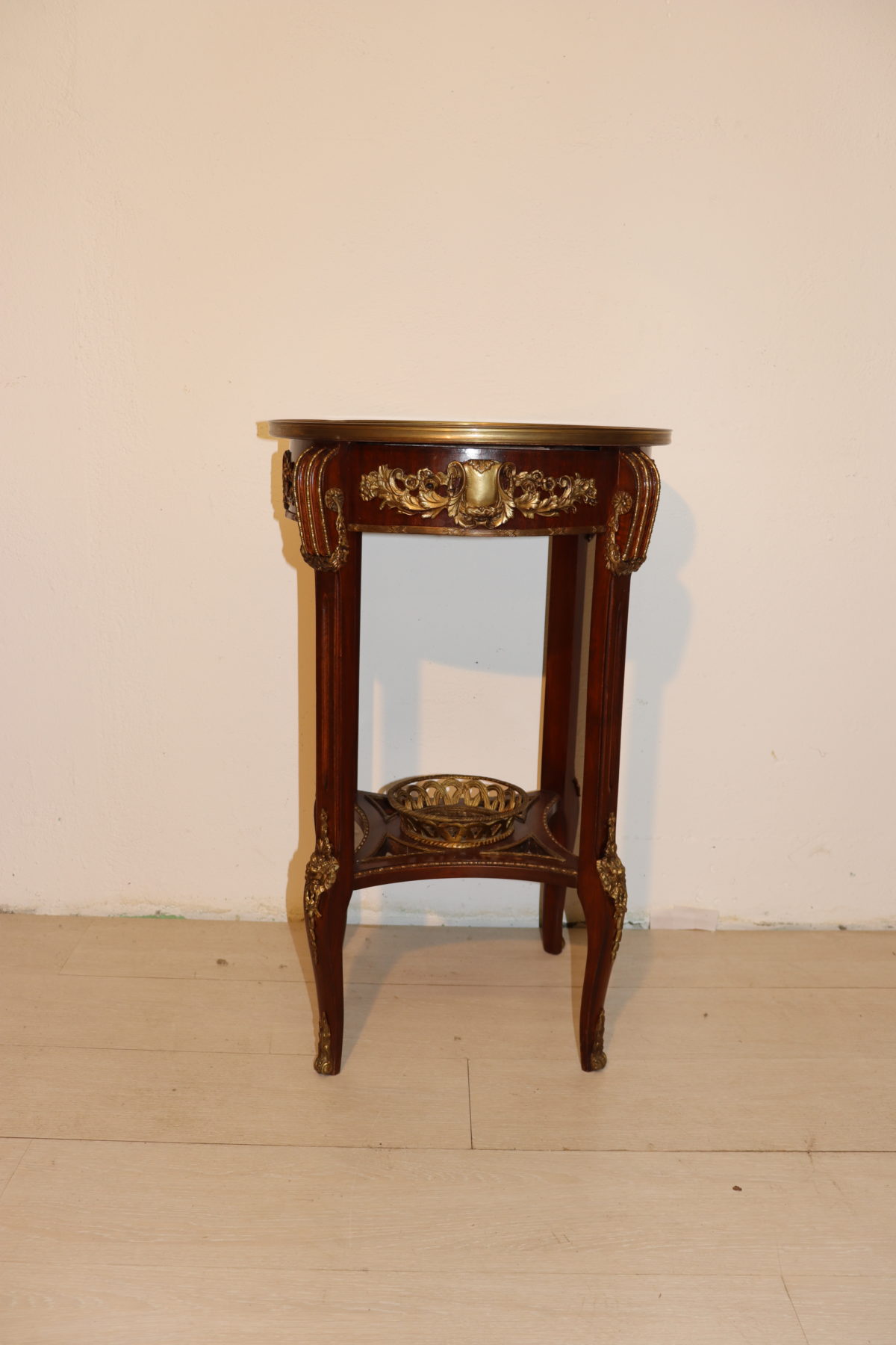 Table ronde marquetée – Image 1