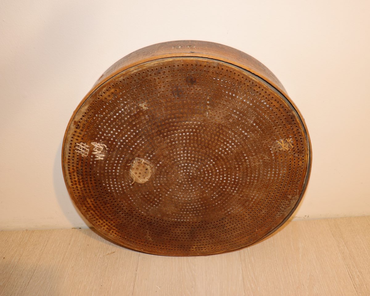 Ancien Tamis avec peau – Image 1