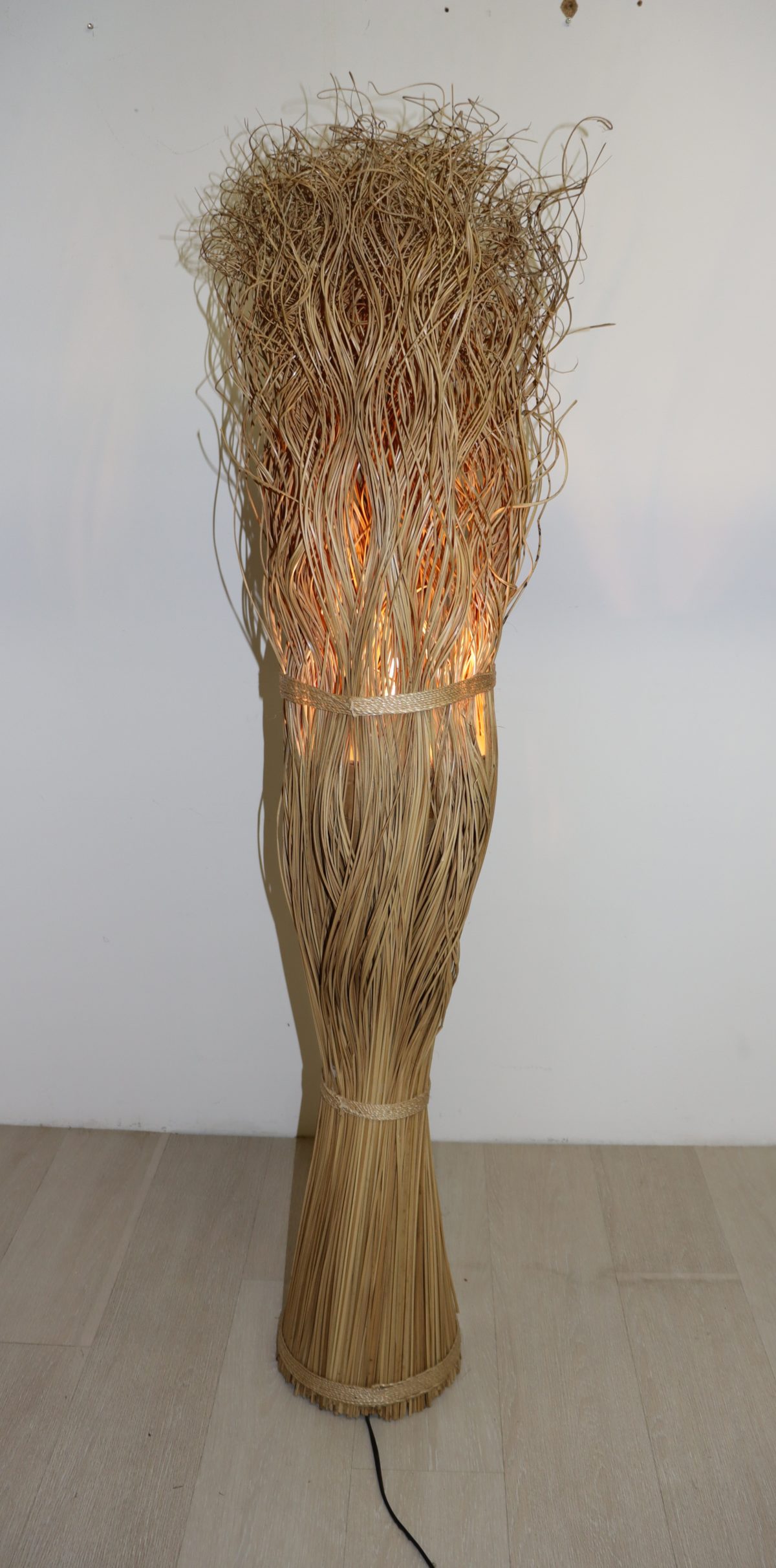 Lampe de salon beige – Image 1