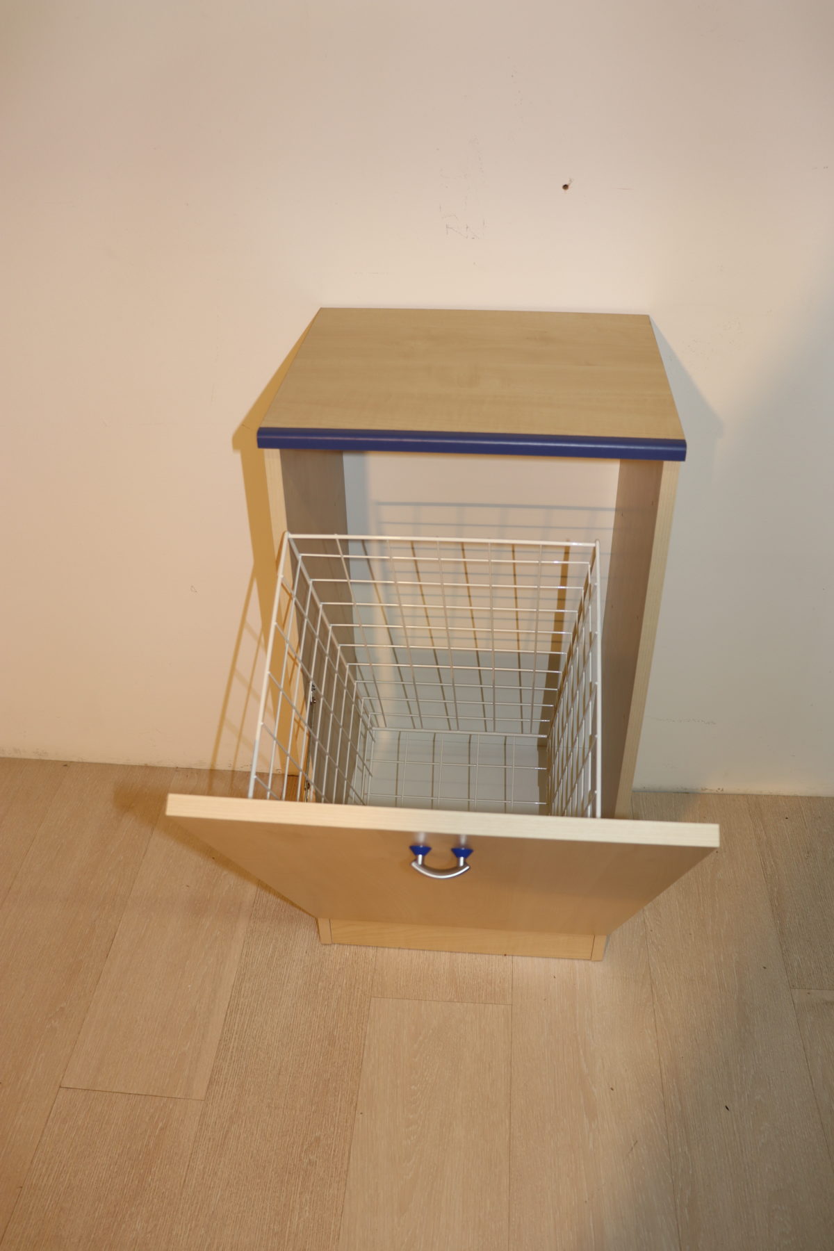 Meuble pour corbeille à papier – Image 2