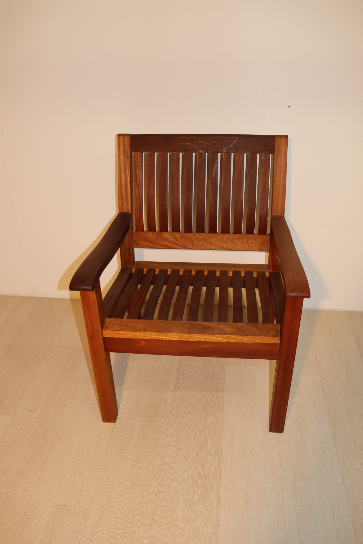 Fauteuil en teck – Image 1