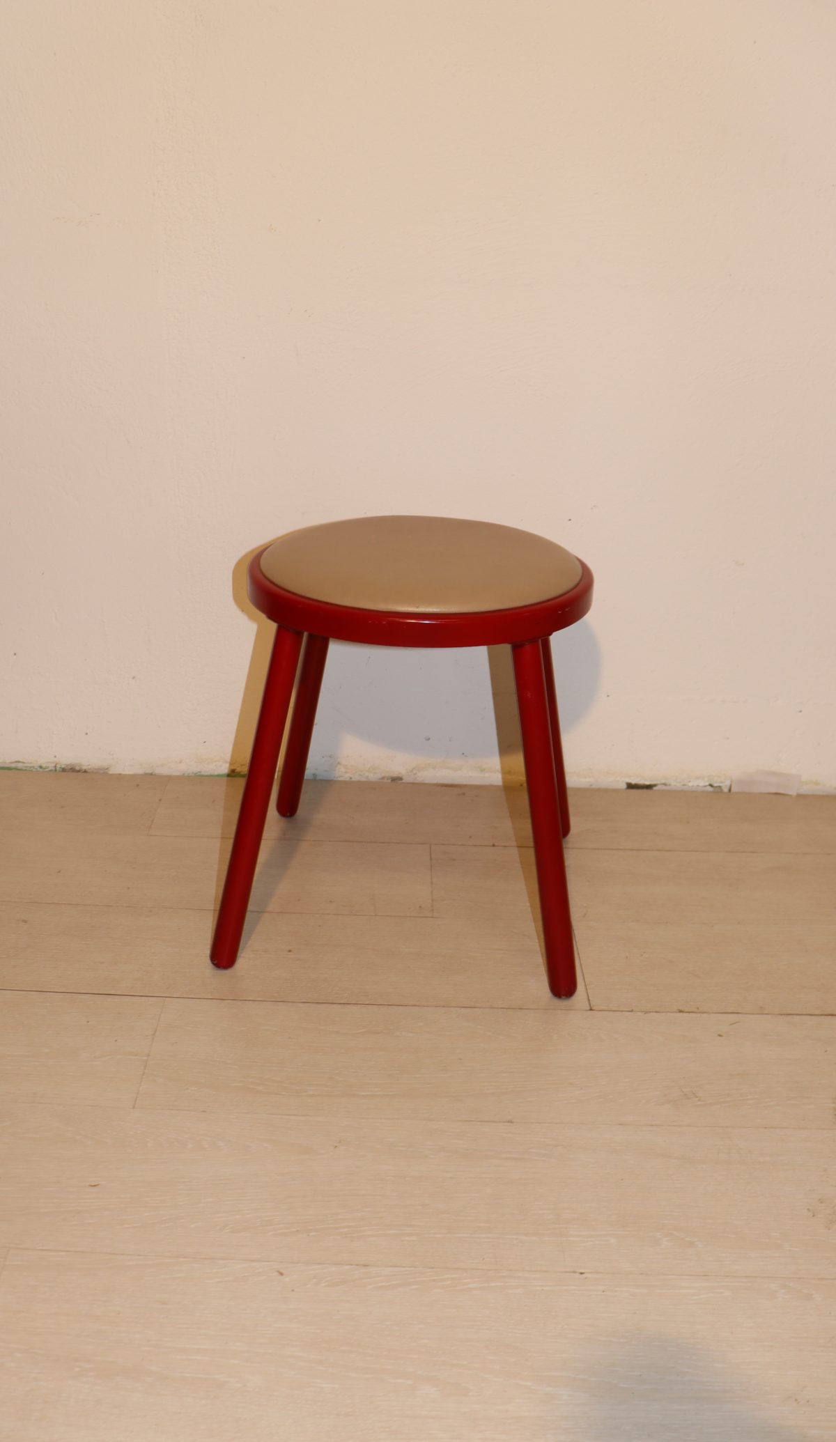 Tabouret rouge – Image 1
