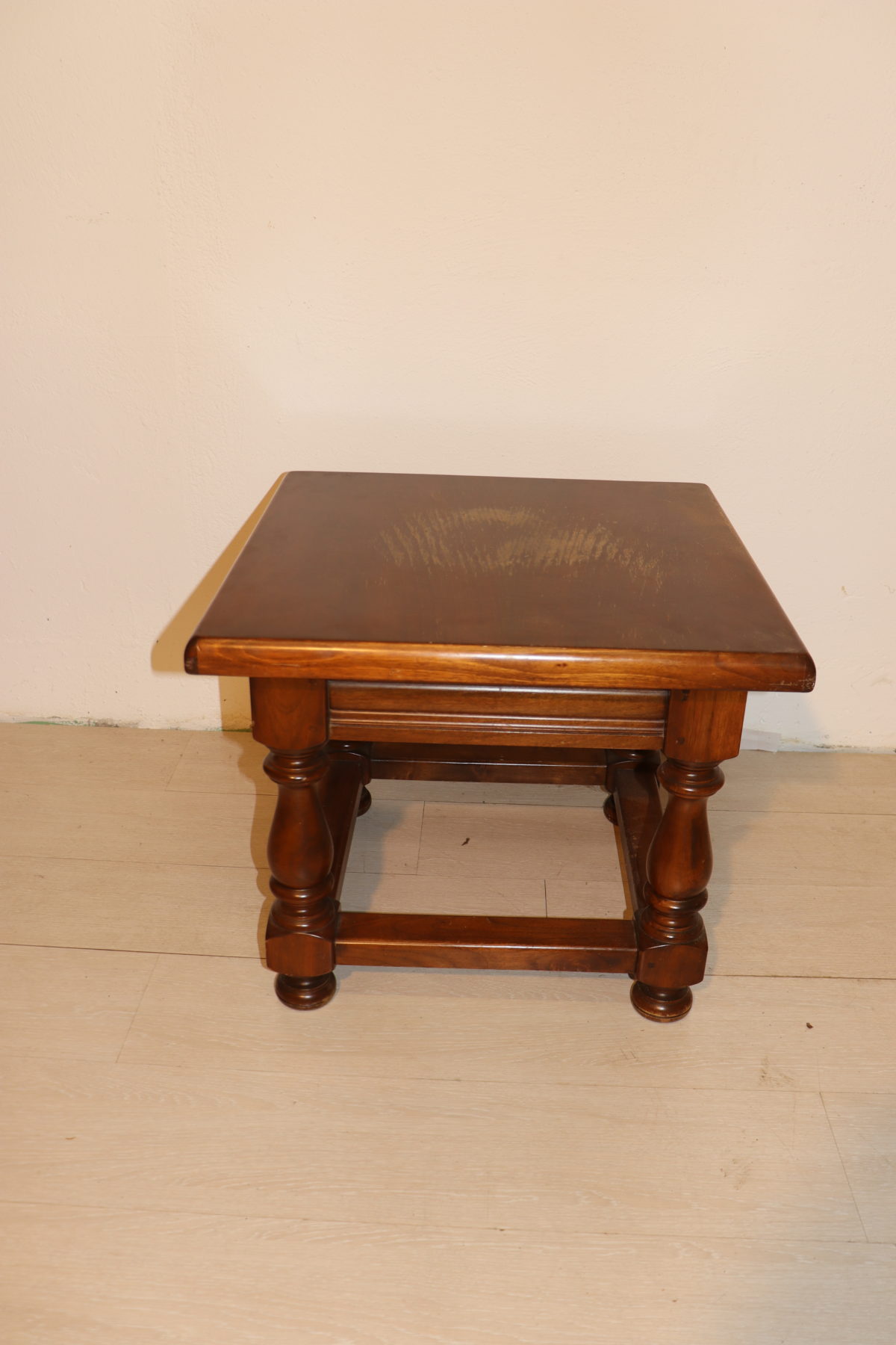 Table basse en bois – Image 1