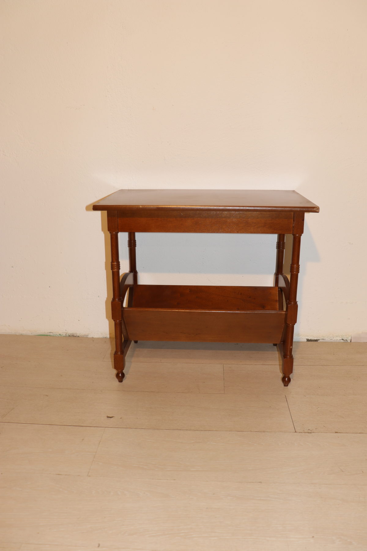 Table porte revue – Image 1