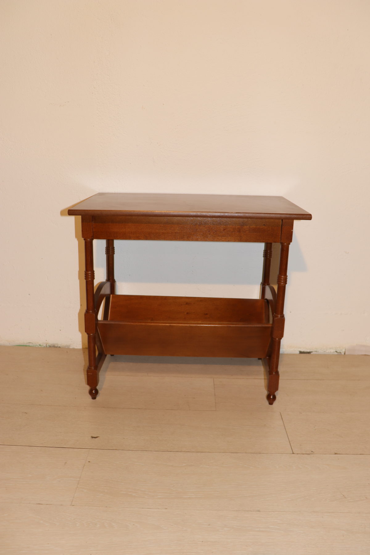 Table porte revue – Image 1
