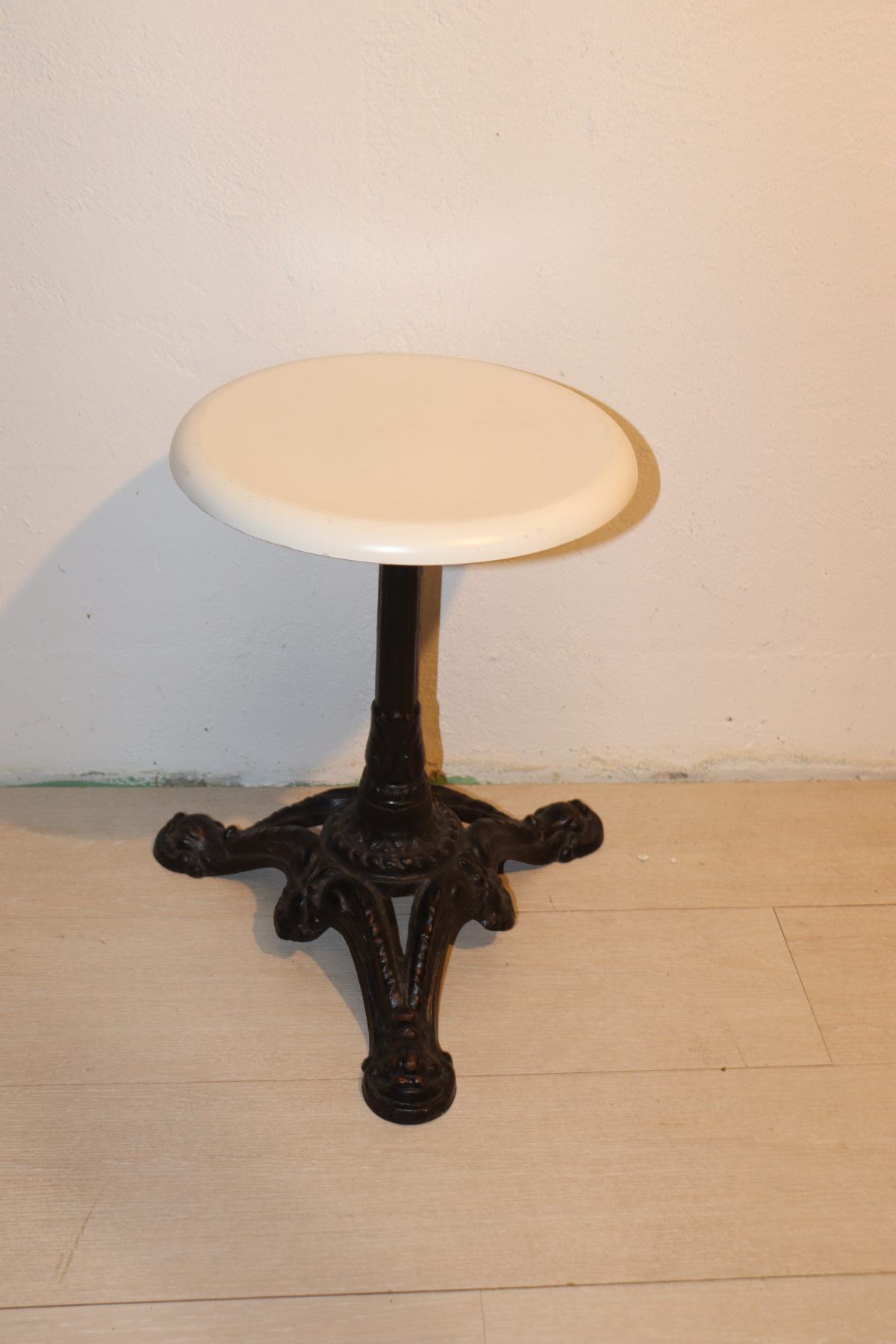 Tabouret pied en fonte Gobin suisse – Image 1