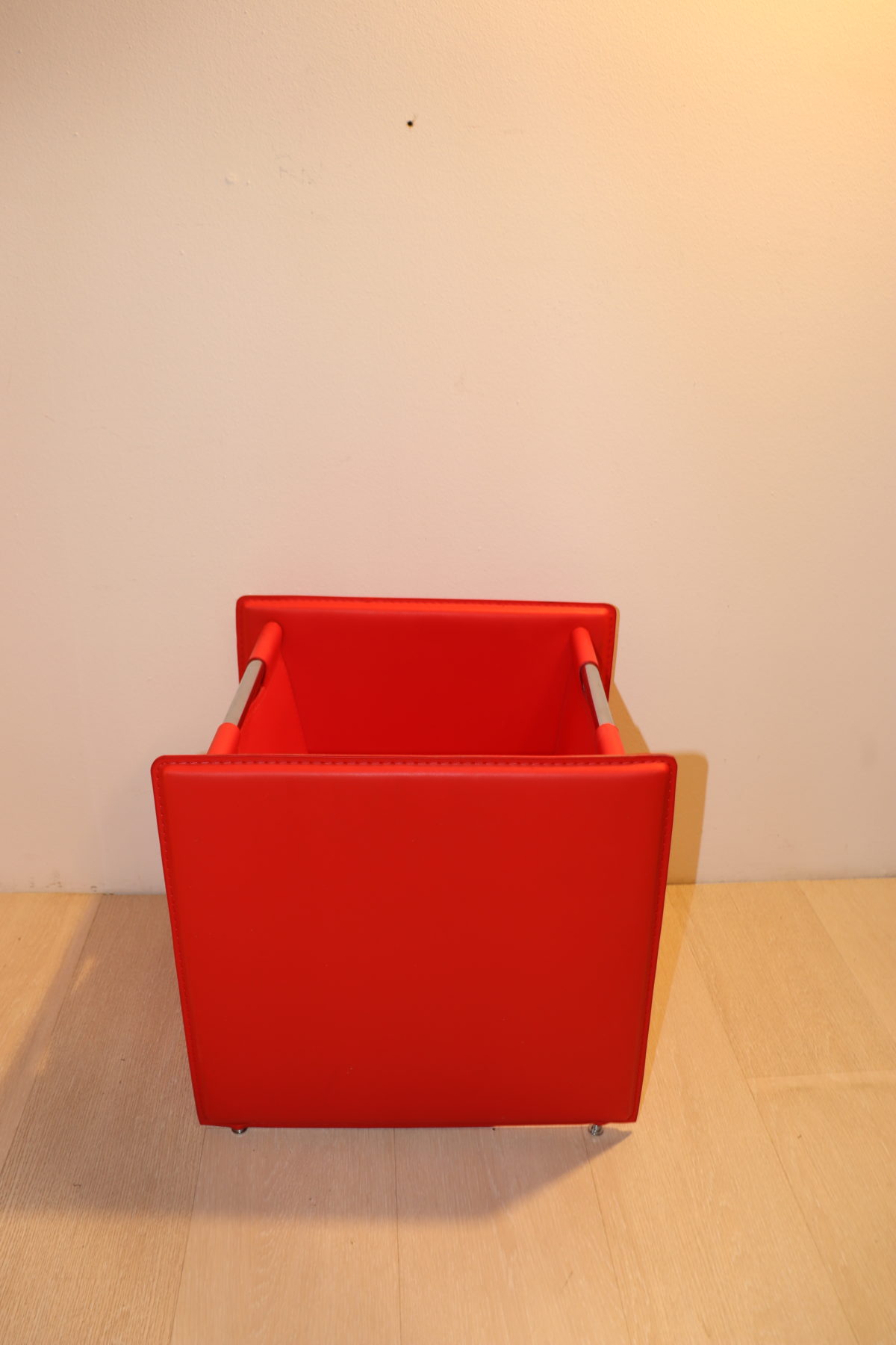 Porte revue en cuir rouge – Image 1