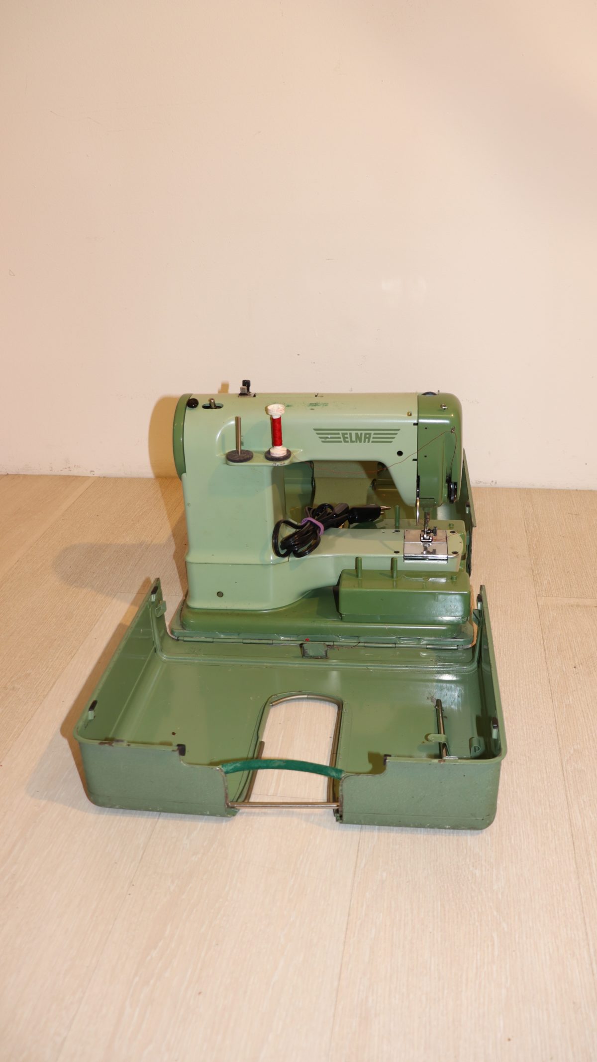Machine à coudre Elna à réviser – Image 1