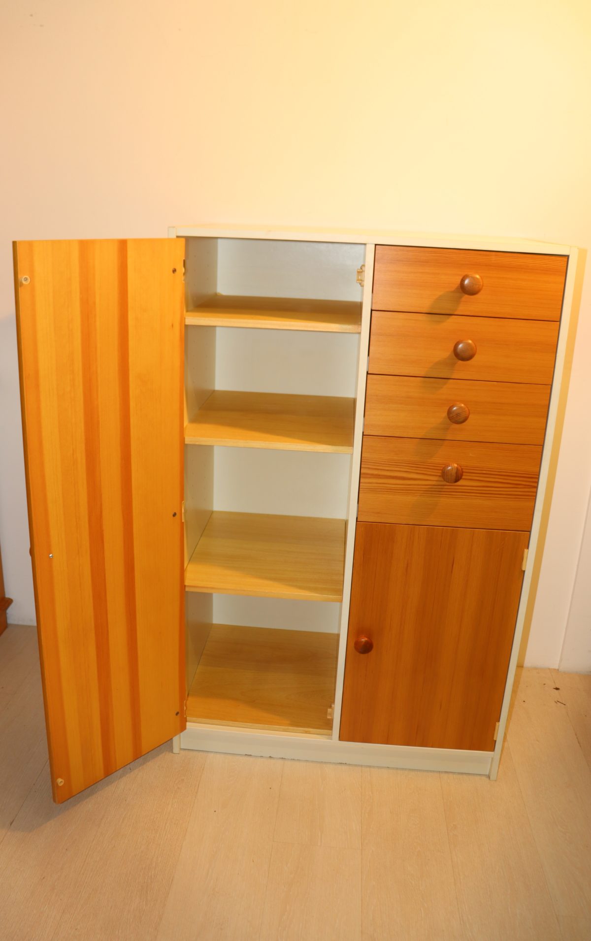 Commode – Image 1