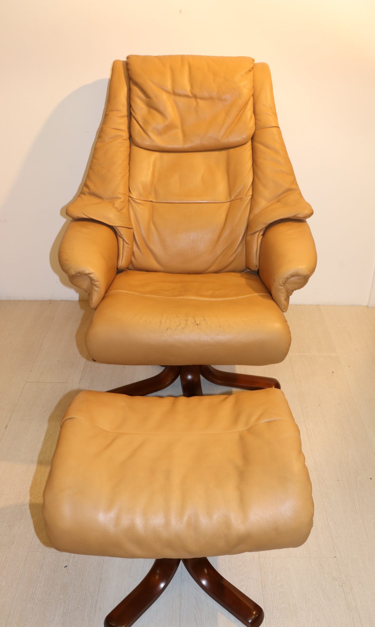 Fauteuil avec repose pied – Image 1