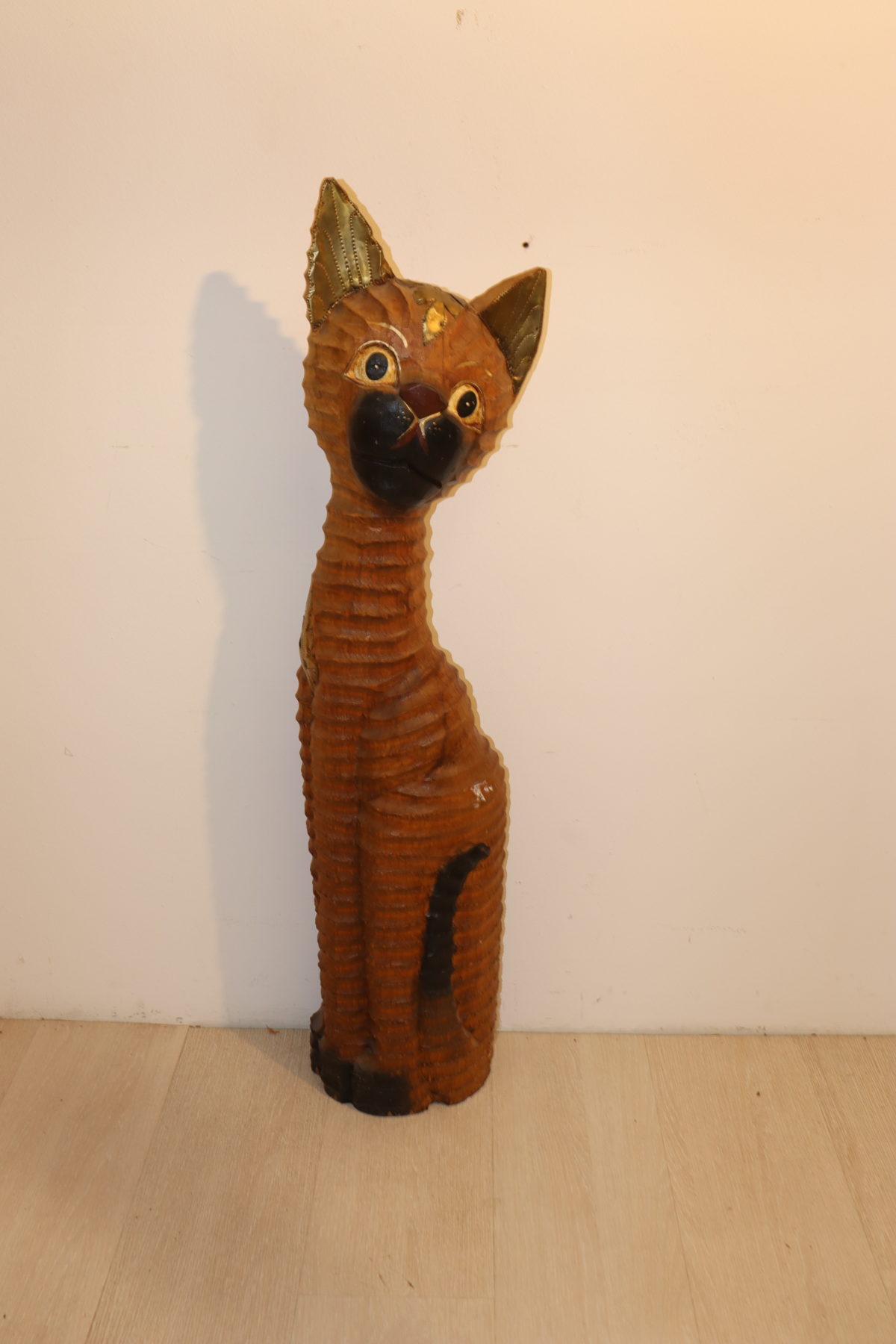 Sculpture de chat en bois – Image 1