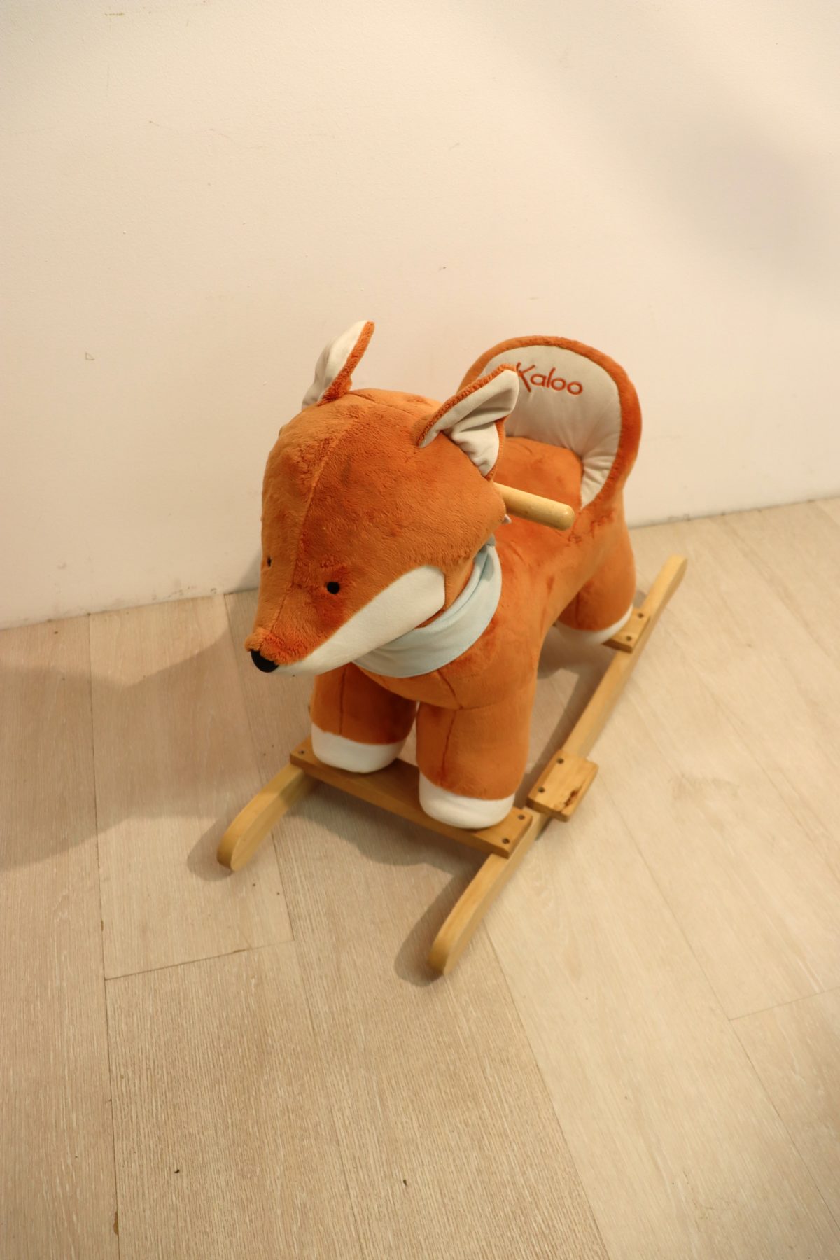 Renard en peluche à bascule – Image 1