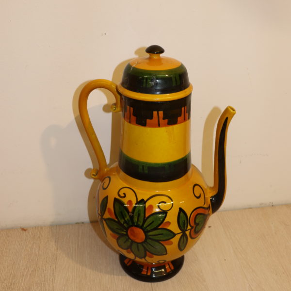 Théière jaune décorative