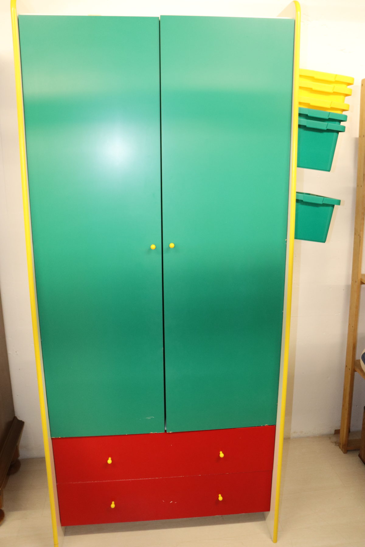 Armoire / Penderie pour chambre d'enfant avec bacs – Image 1