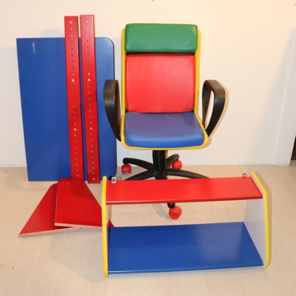 Ensemble bureau chaise et étagère pour chambre d'enfant