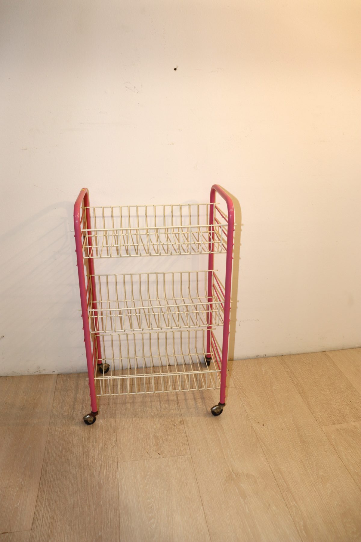 Panier de cuisine en metal avec roulette – Image 1