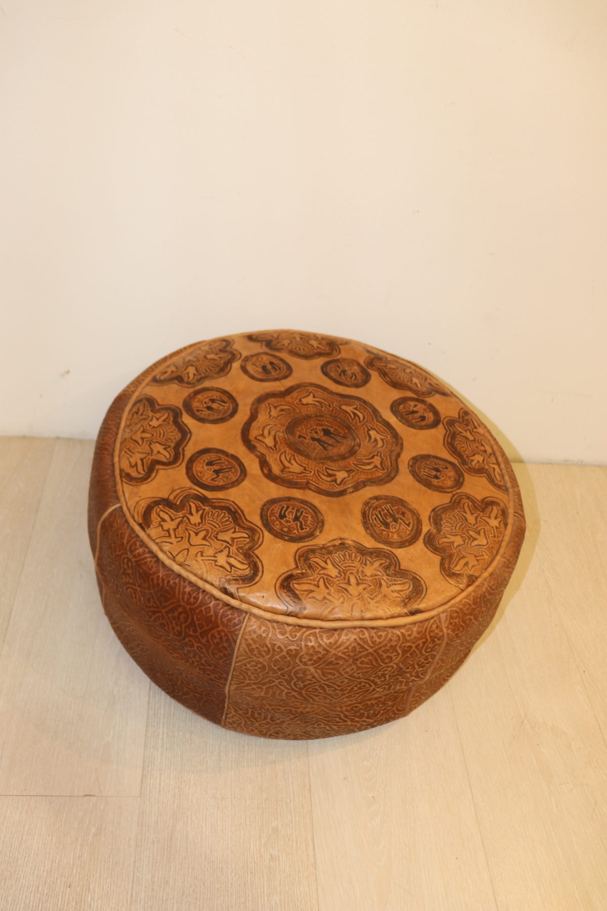 Pouf Marocain en cuir – Image 1