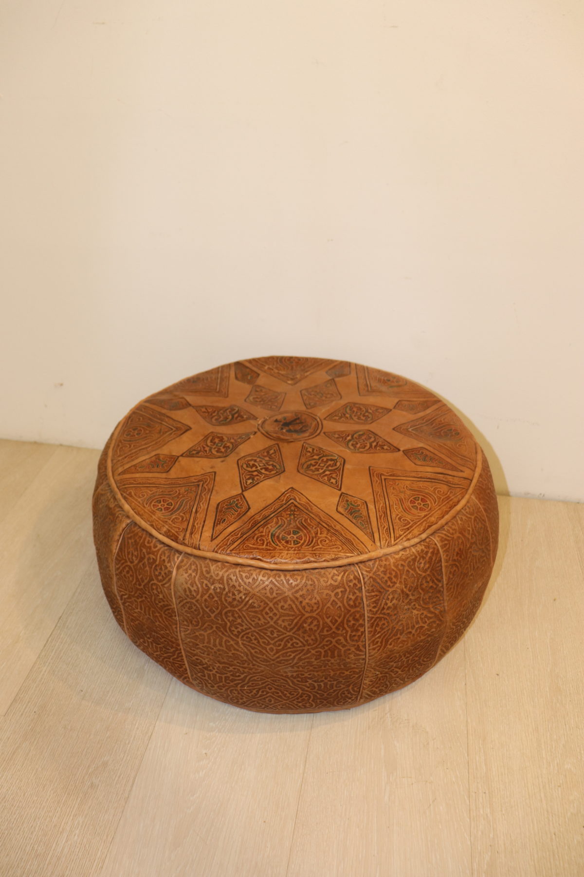 Pouf Marocain en cuir – Image 1