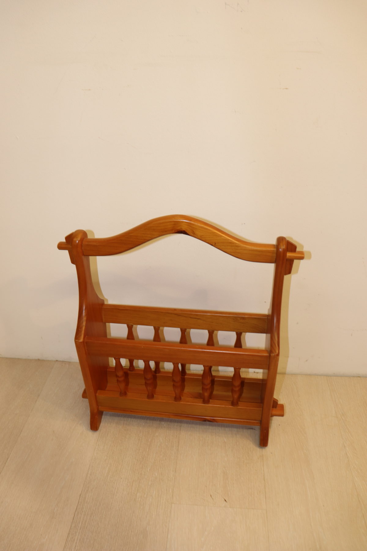 Porte revue en bois – Image 1