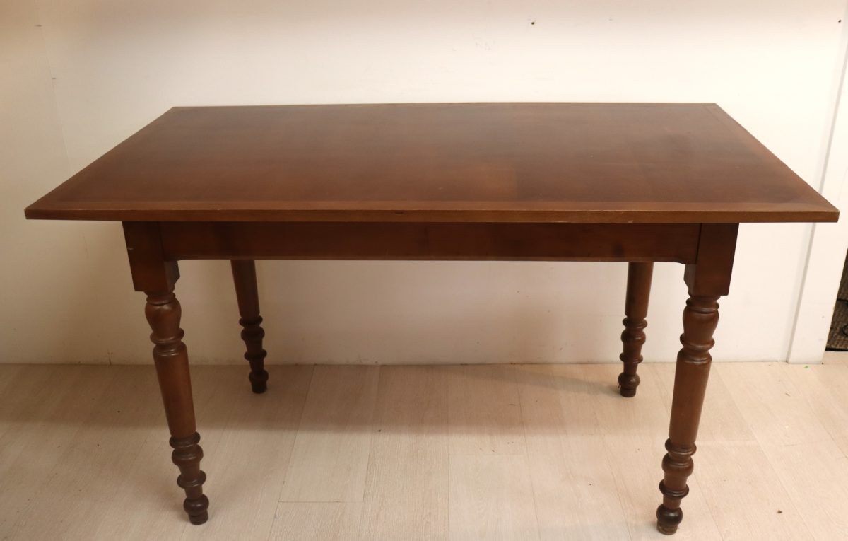 Table à manger en bois – Image 1