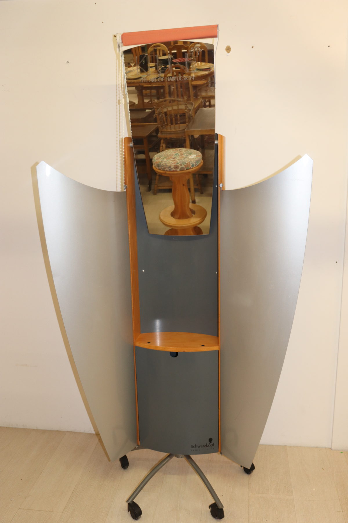 Miroir sur roulettes pour coiffeur – Image 1