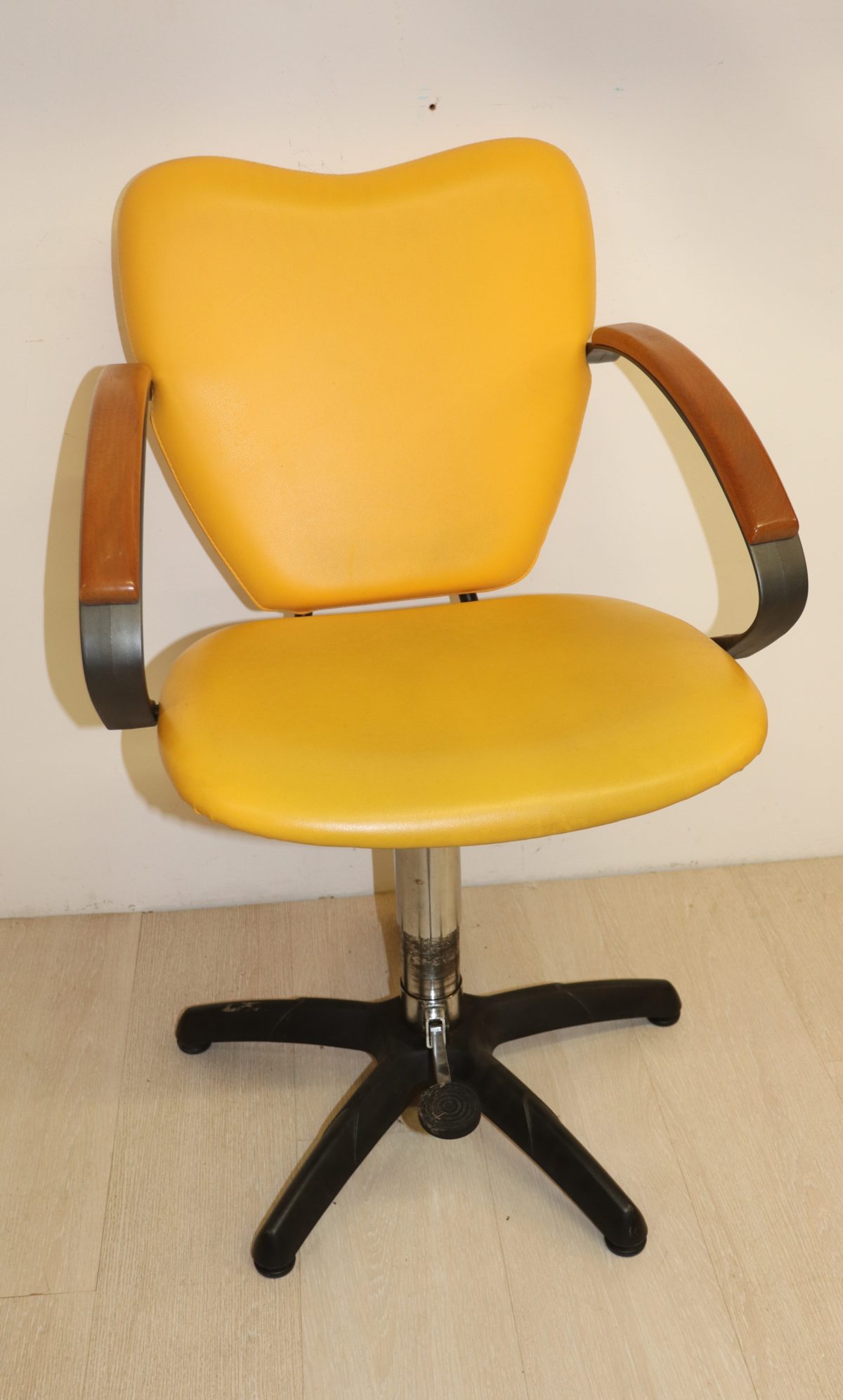 Fauteuil de coiffeur reglable – Image 1