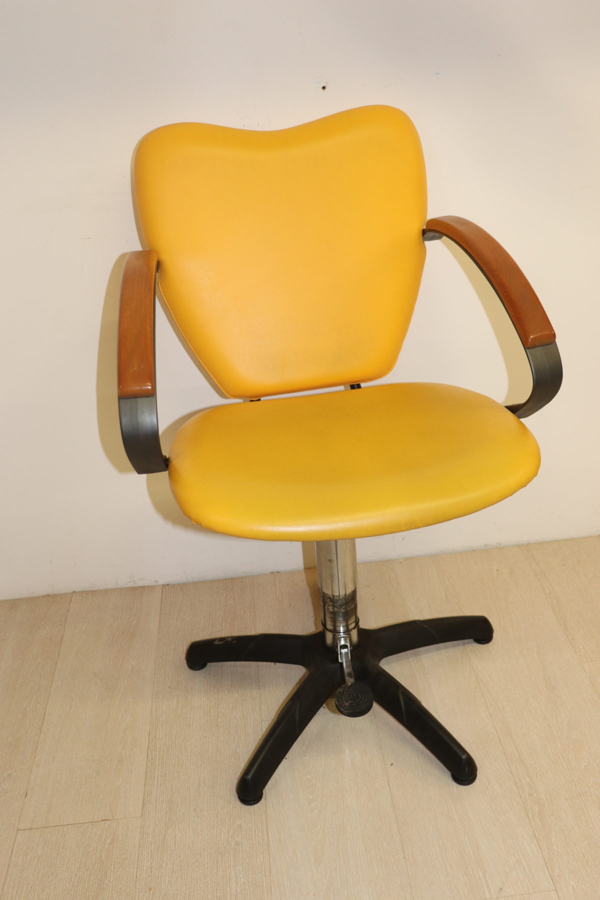 Fauteuil de coiffeur – Image 1